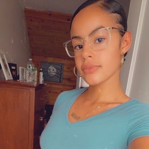 Meet your Posher, Crystal